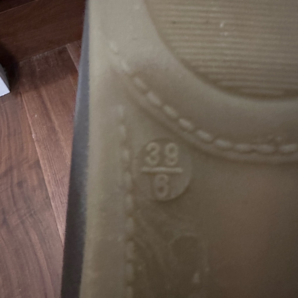 Shoes - Picture 5 of 5